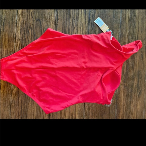 One-Shoulder Red Swimsuit - Picture 4 of 4